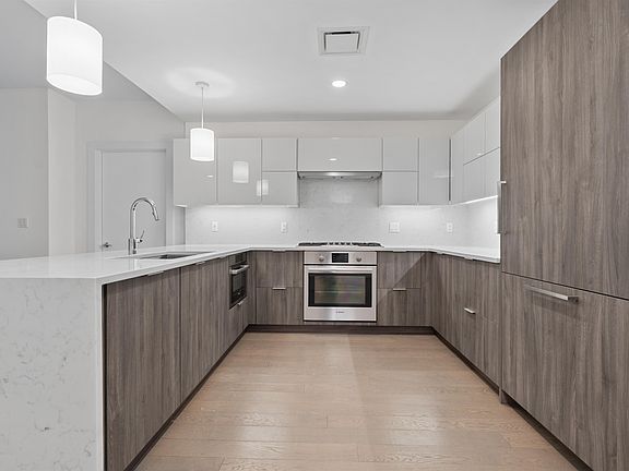 2nd image of 9 Avenue At Port Imperial #823