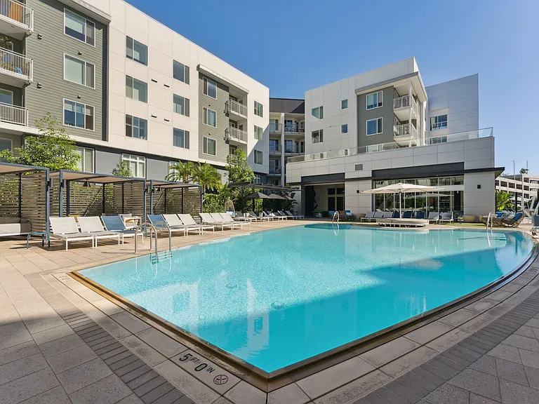 Vive Luxe, San Diego, CA, Pool