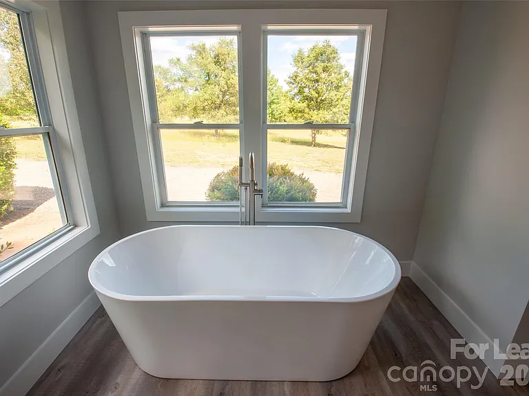 151 Scotsman Dr — Photo 9