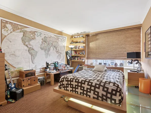 220 Riverside Boulevard image 18 of 28