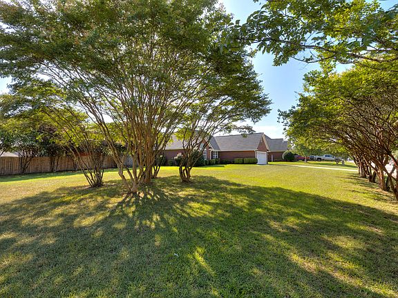 3rd image of 200 Trillium Ln