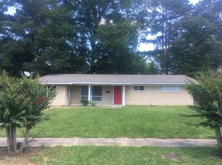 6 Stanford Dr, Texarkana, TX 75503