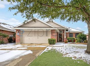 1042 Grimes Dr, Forney, TX 75126