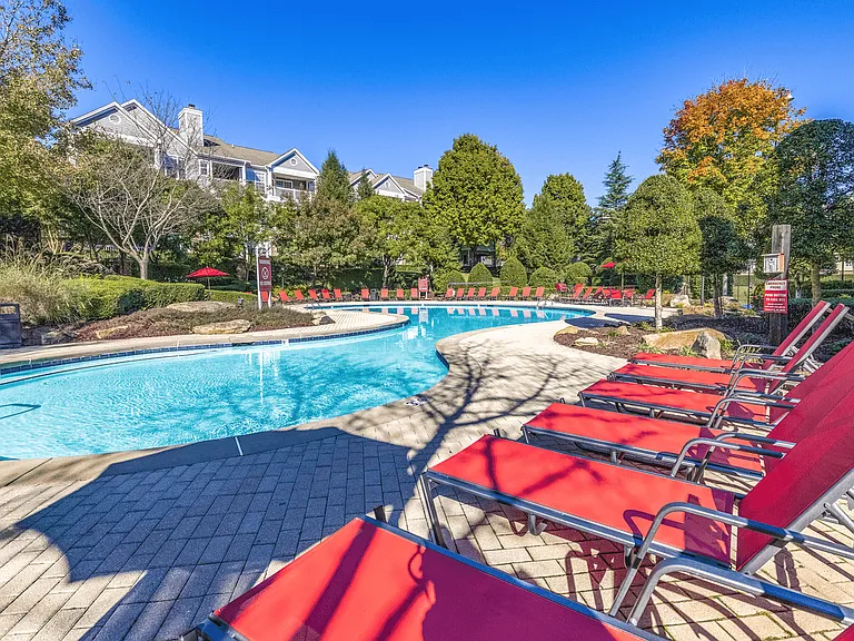 Elan at Mallard Creek Apartment Homes — Photo 9
