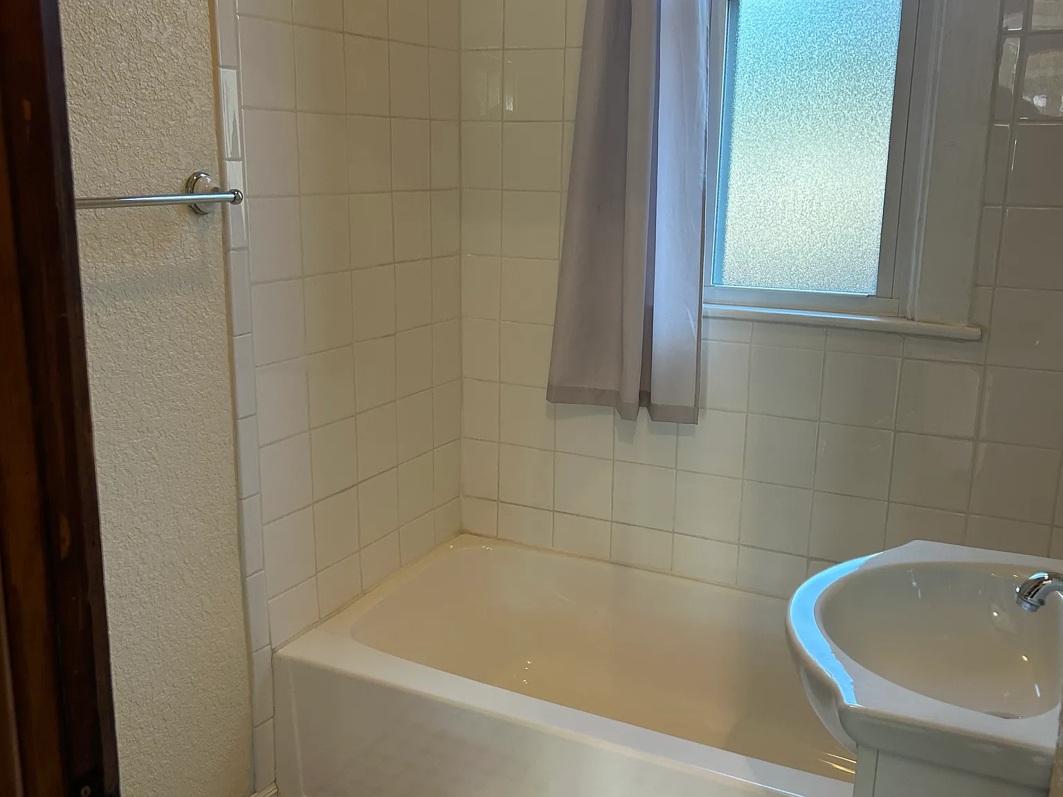 2 bed, 1100 sqft, $1,900 — Photo 2