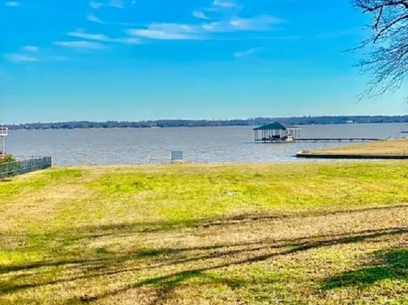 217 Cape Shore Dr, Kemp, TX 75143