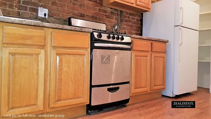 Rented by ZealEstate Group Inc | media 33