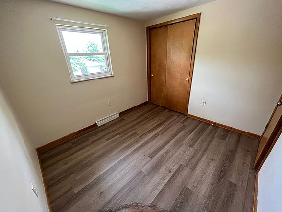 5th image of 10950 Oak St Unit 5