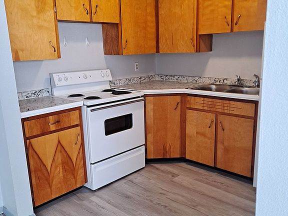 3rd image of 1640-1650 Moore Ave #26