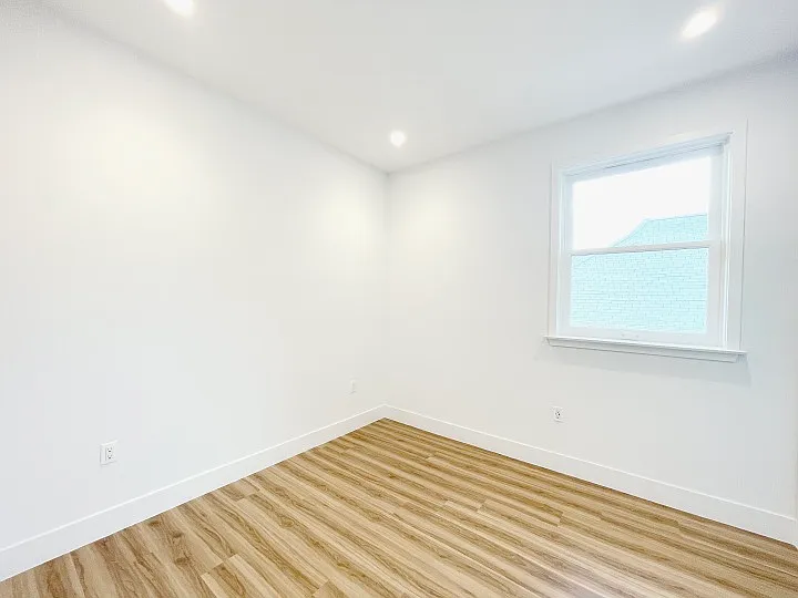 1325 W 24th St — Photo 28