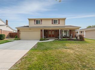 37082 Gary Dr, Sterling Heights, MI 48310