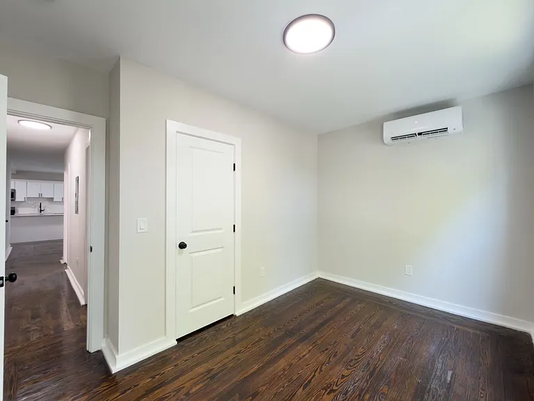 560 Howard Ave — Photo 42
