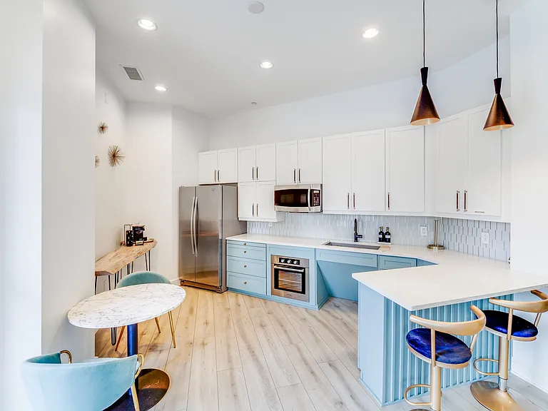 333 W Trade St #708 — Photo 35