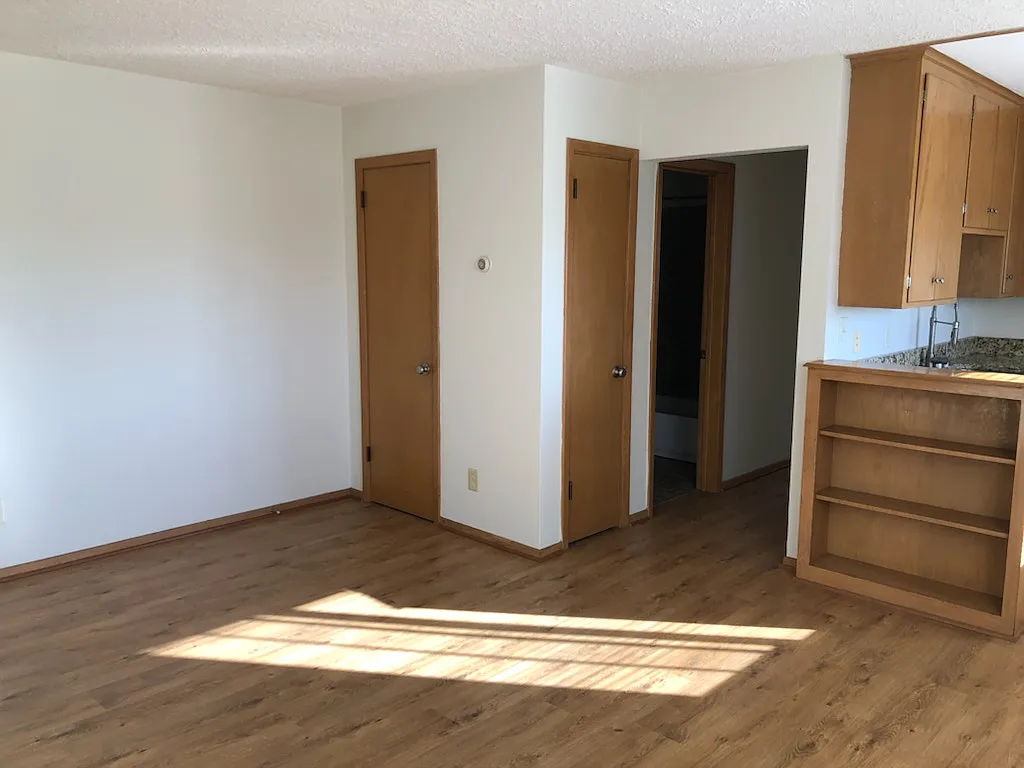 Building Photo - 117 22nd Ave NE #101