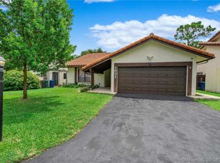 1631 Riverwood Ln, Coral Springs, FL 33071