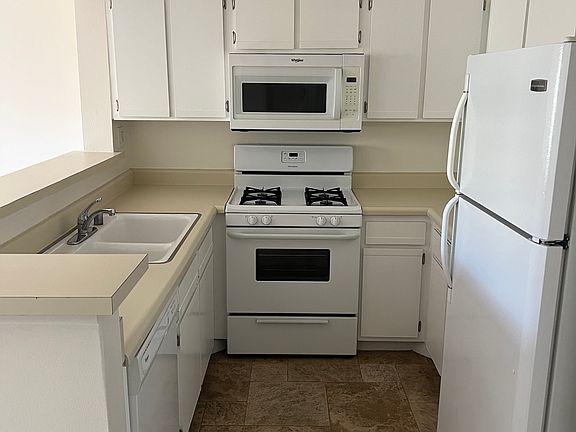 5th image of 1517 Armacost Ave #104