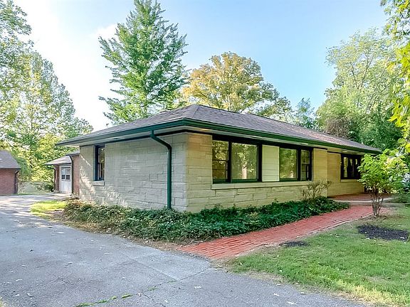 3rd image of 113 Wood Ln