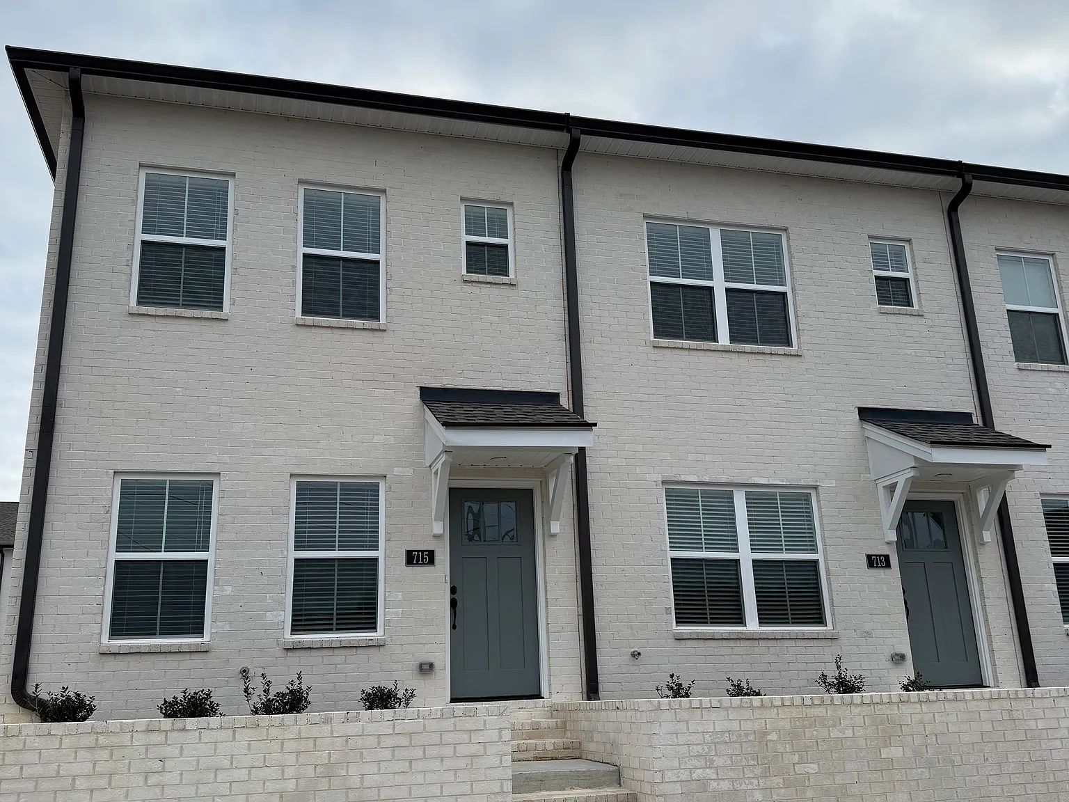 2 bed, 2.5 bath, 1100 sqft, $1,350 — Photo 2