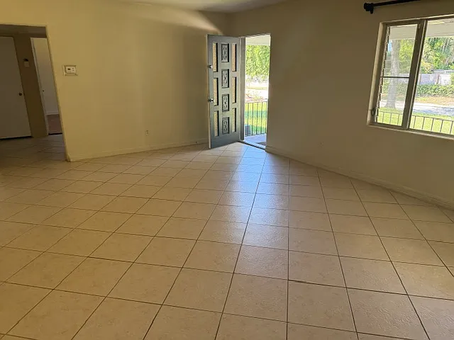 4 bed, 2636 sqft, $2,490 — Photo 2