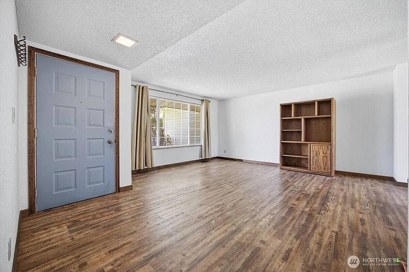 4th image of 1516 S Olympia Place