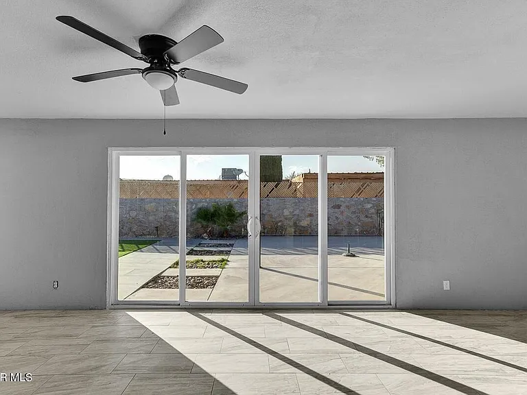 3709 Roslyn Dr — Photo 12