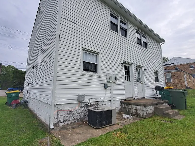 2305 Poplar St #B — Photo 2