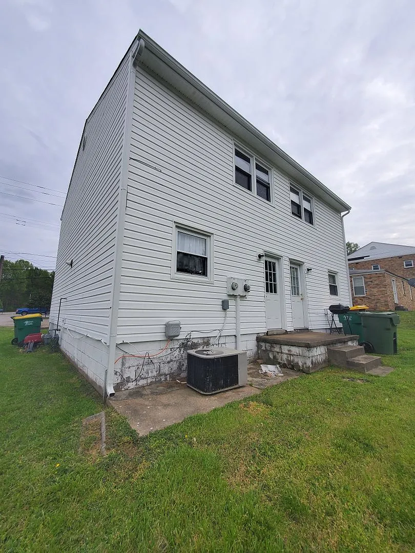 Building Photo - 2305 Poplar St #B