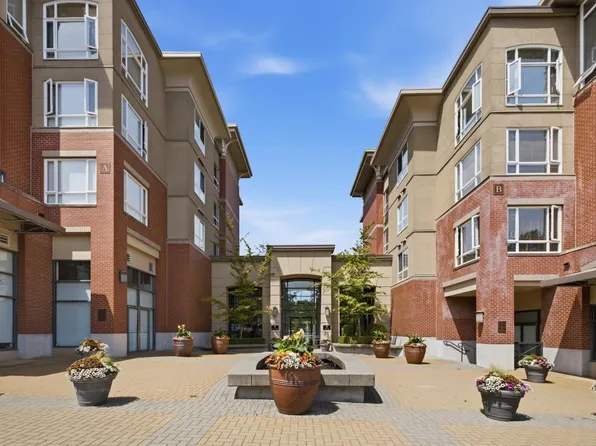 2970 King George Blvd #319, Surrey, BC V4P 0E6