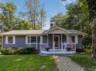 5 Under Rock Dr, Sparta, NJ 07871