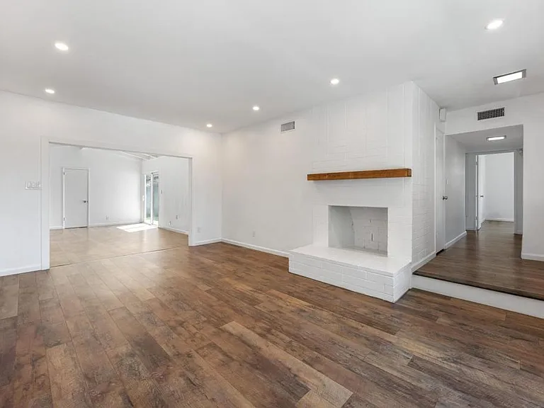 1007 Winston Dr — Photo 5