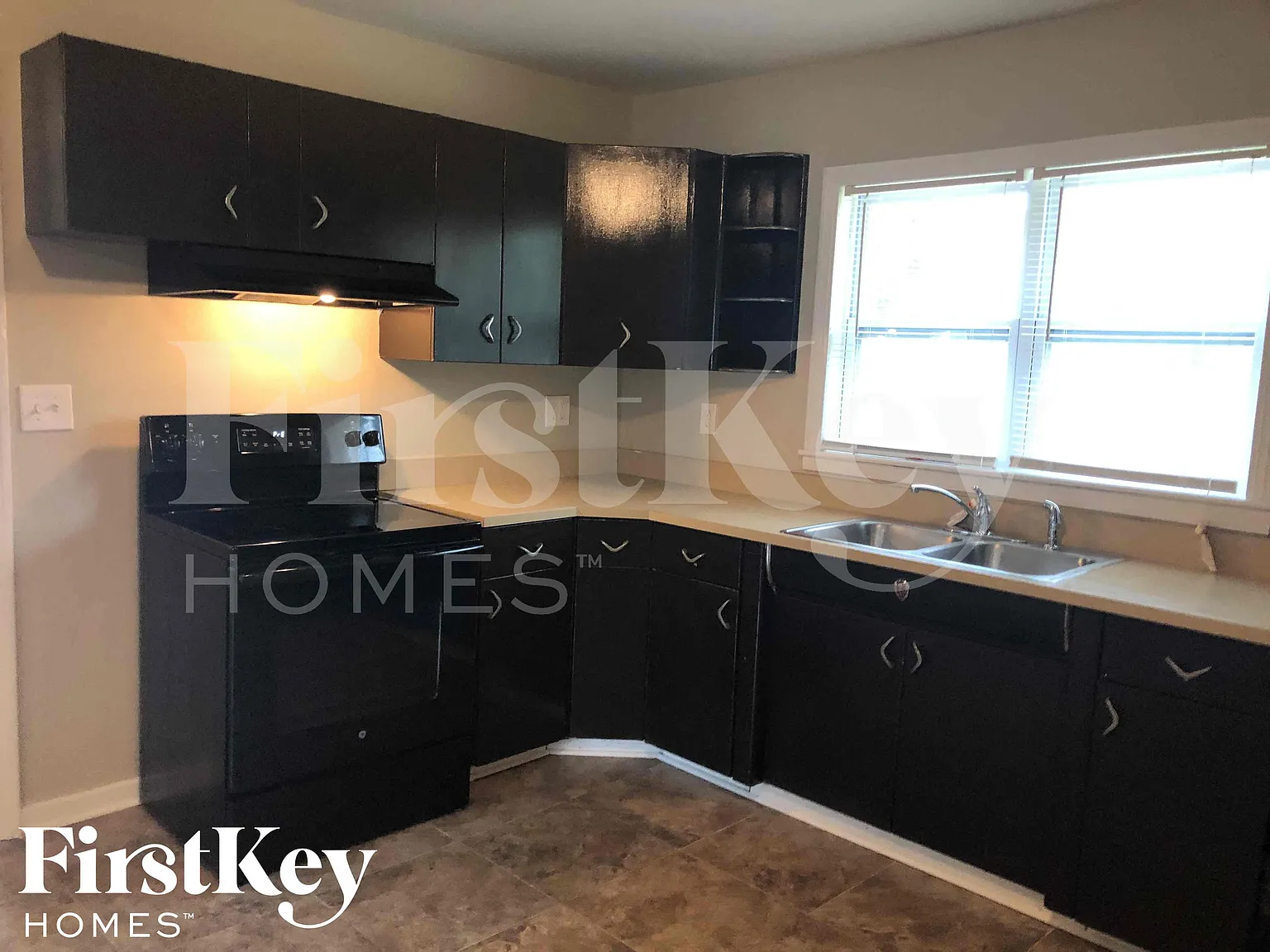 3 bed, 1.0 bath, 1295 sqft, $1,110 — Photo 4