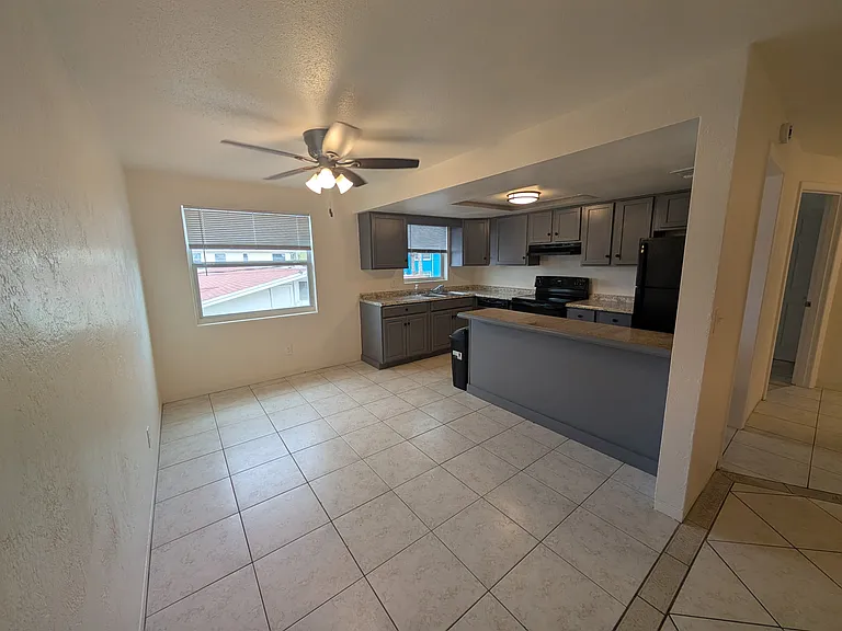 2609 N Oleander Ave #17 — Photo 3