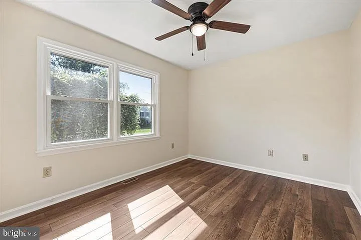 136 Nightingale Ave — Photo 17