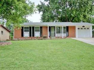 11927 Midvale Dr, Maryland Heights, MO 63043