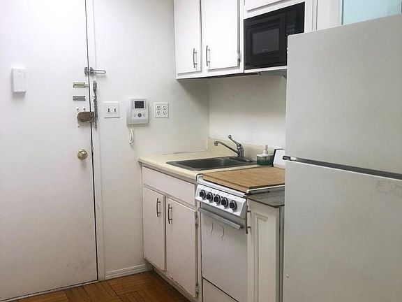 2nd image of 408 8th Ave #2011