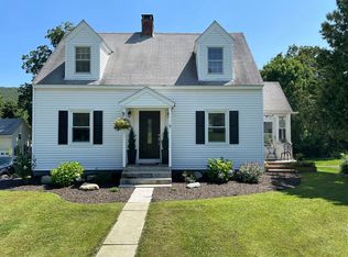 9 William St, Chester, MA 01011