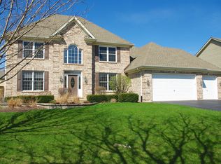 887 Edgewood Dr, Sugar Grove, IL 60554