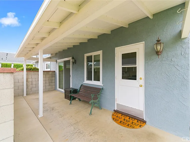 6266 N Muscatel Ave — Photo 2