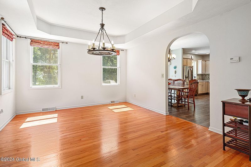 5th image of 618 Vanderlyn Lane