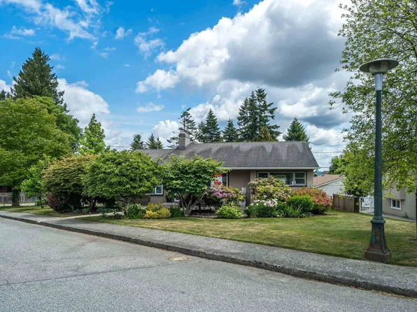 324 Churchill Ave, New Westminster, BC V3L 4P6