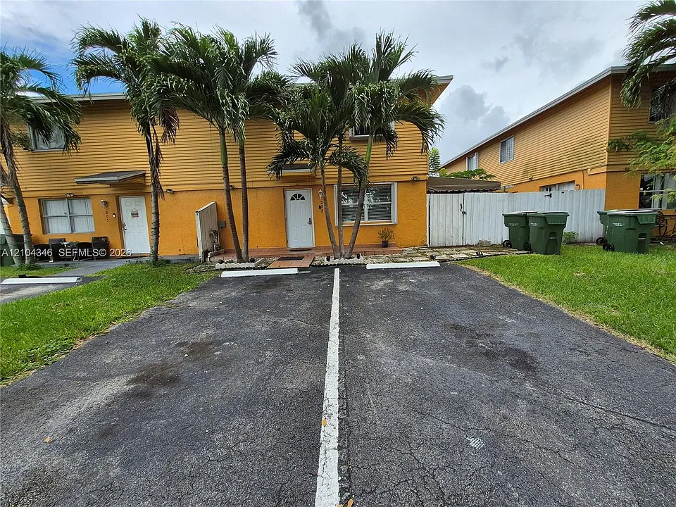 203 NE 12th Ave #203