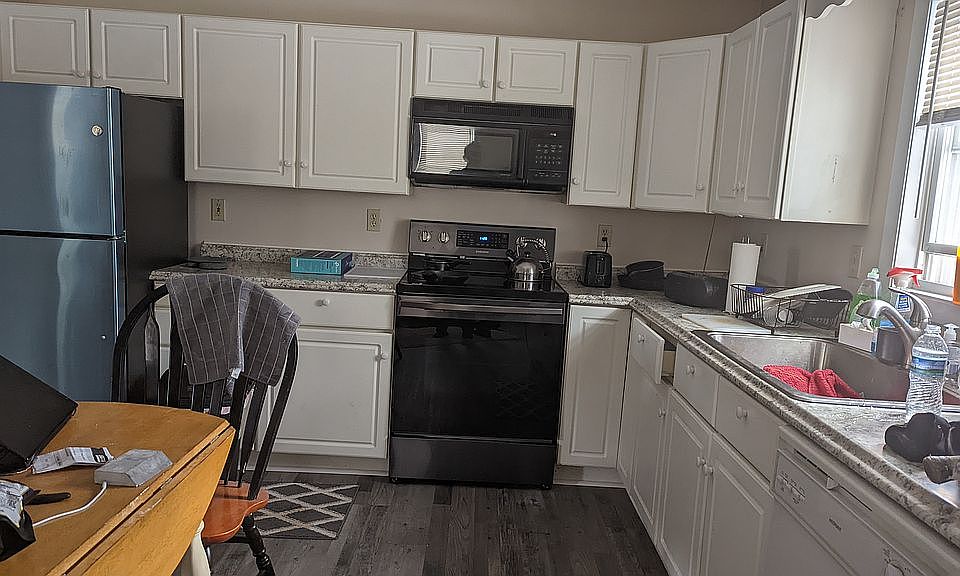 1st image of 172 Gloria Ave