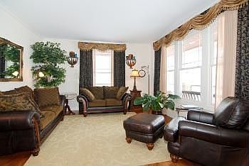 2nd image of 3061 Saratoga Ln