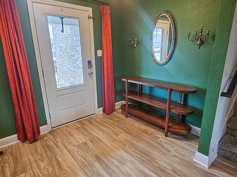 5440 Leeds Ln — Photo 2
