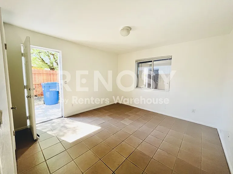 729 E Mission Ln #1 — Photo 36