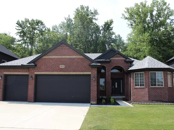 19072 Brighton Dr, Macomb, MI 48042