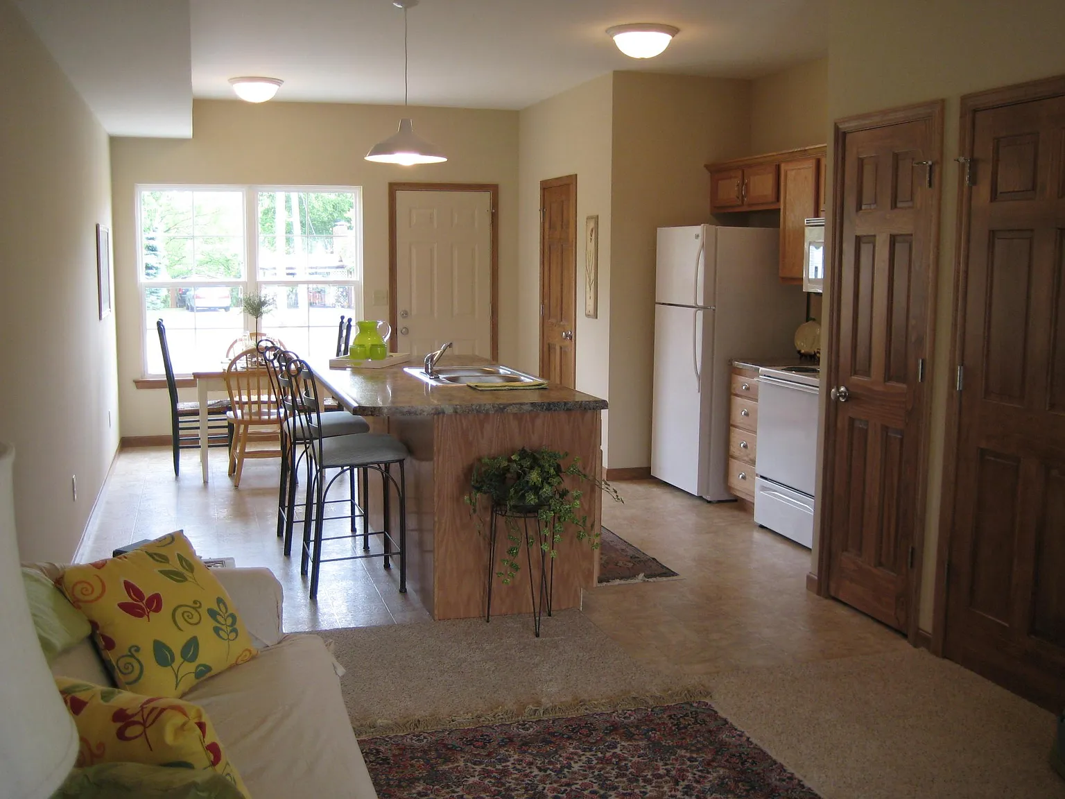 2 bed, 1.5 bath, 1080 sqft, $1,295 — Photo 3