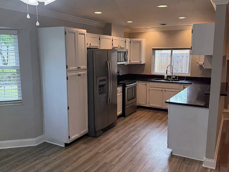 7714 Village Dr — Photo 6