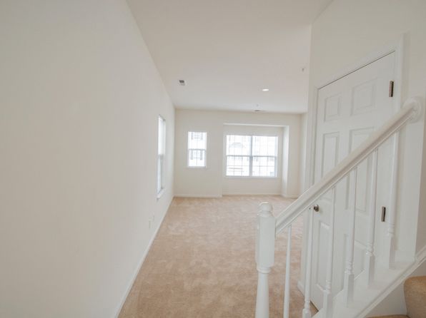 1369 Hampshire Dr #2053761