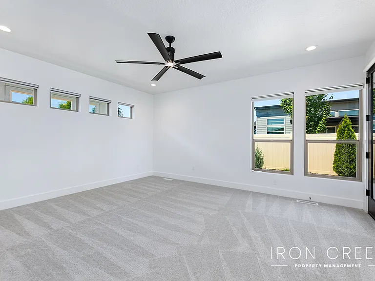 2285 S Aburge Ave — Photo 10